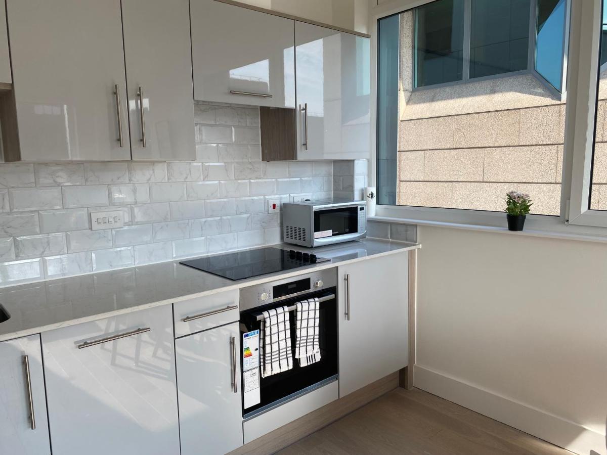 Central Location, Parking, Wi-Fi, Modern Apartment มิลตันคีนส์ ภายนอก รูปภาพ
